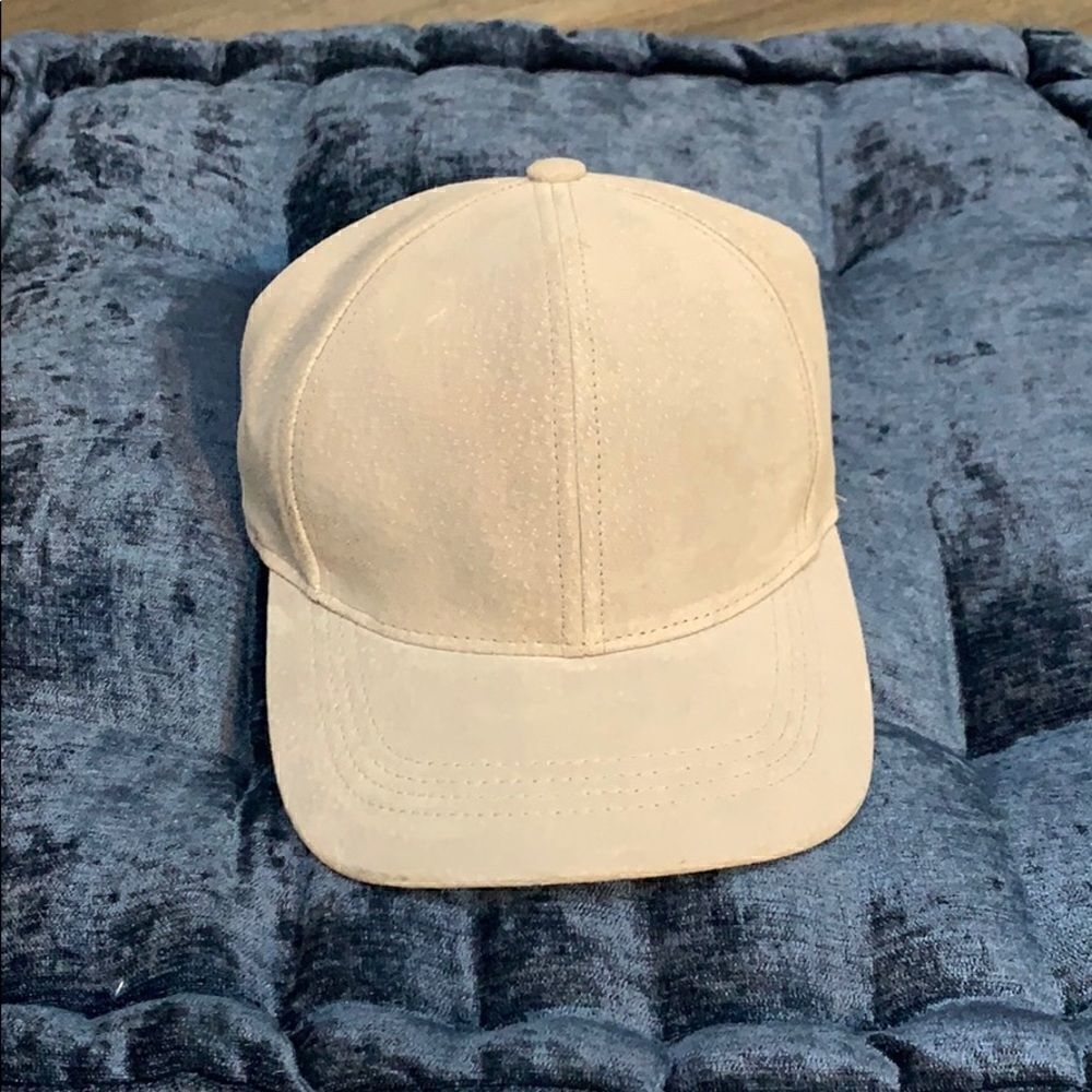 NWOT Grey Olive & Pique Genuine Leather Suede Cap